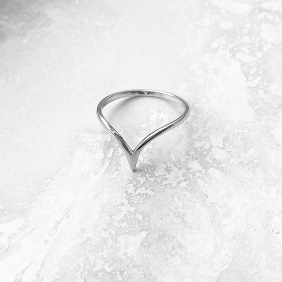 Sterling Silver Pointy V Shape Ring, Silver Rings, Stackable Band, Chevron - Picture 2 of 14
